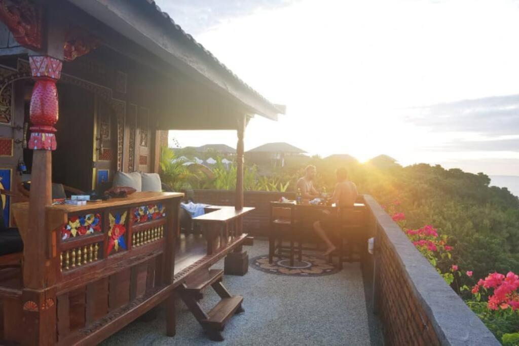 The Hidden Escapes Bingin- Sunset Rooftop Wood House With Ocean View & Private Kitchen Uluwatu Esterno foto