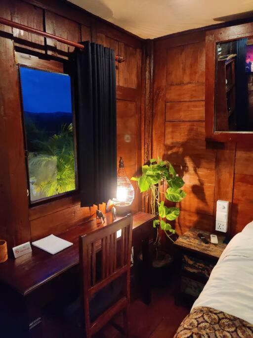 The Hidden Escapes Bingin- Sunset Rooftop Wood House With Ocean View & Private Kitchen Uluwatu Esterno foto